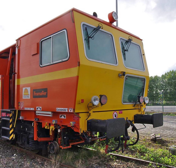 99 87 9 122 522-5 - 108-32 U (2013-05-13 gare de Saint Quentin) Colas Rail (25).jpg