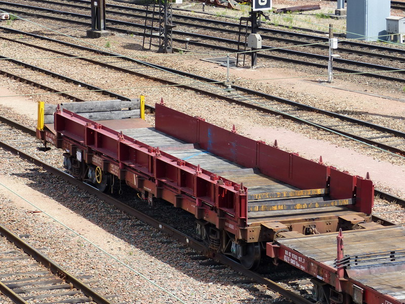 80 87 977 1 607-9 Uas S04 6 F SNCF-DJ (2015-06-23 SPDC) (4).jpg