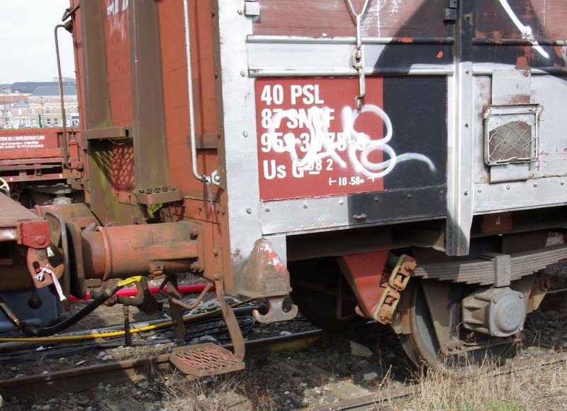 40 87 958 3 775-9 Us G98 2 SNCF-PSL (2013-03-22 Saint Quentin) (2).jpg