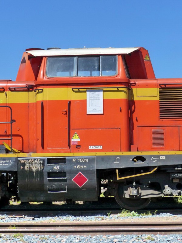 92 87 9 182 540-4 V211R (2017-04-21 SPDC) Colas Rail (9).jpg