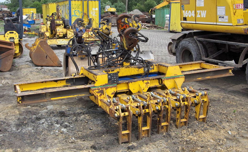 Palonniier hydraulique à traverses (2017-06-07 gare de Menin) (11).jpg