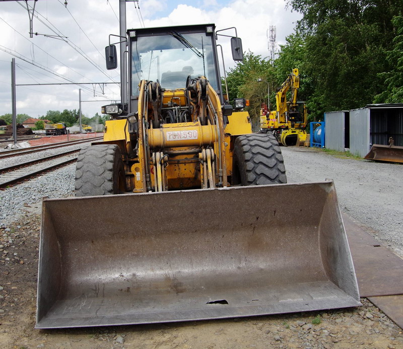 Ahlmann AZ200 (2017-06-07 gare de Menin) FDP (6).jpg