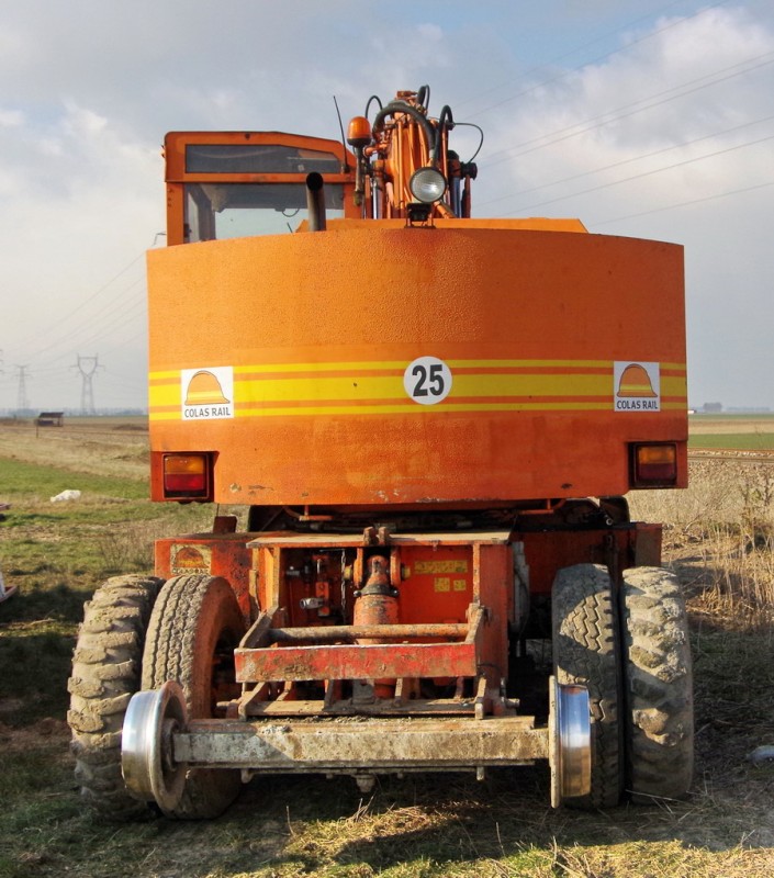 CASE 688B PRR (2018-02-26 PN n°27 à Curchy) Colas Rail F 6200014 (8).jpg