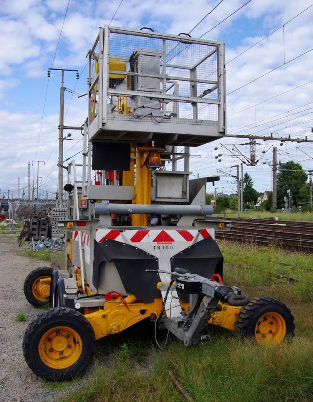 4'Axe 09.083.3505  TR 160 - 2011 (2017-08-31 gare de Tergnier ) BS 797 WX - DPA 11028  (3).jpg
