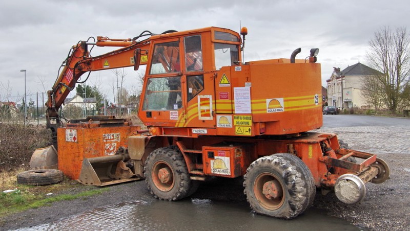 CASE 688 (2018-03-12 Rosières) Colas Rail F6200014 (4).jpg